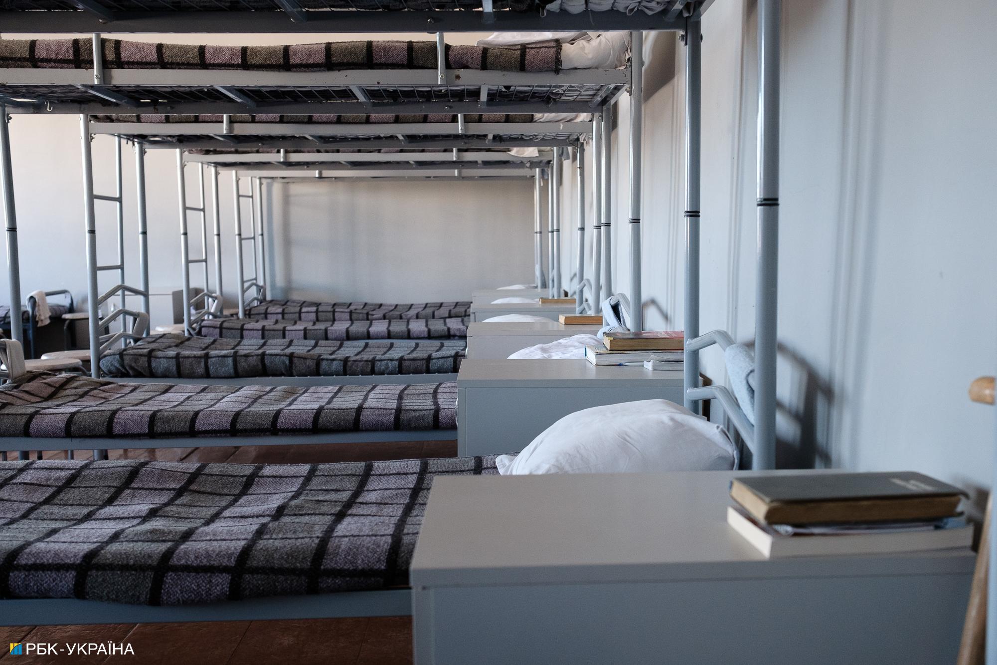 "Я пішов воювати заради паспорта". Репортаж із табору російських полонених в Україні